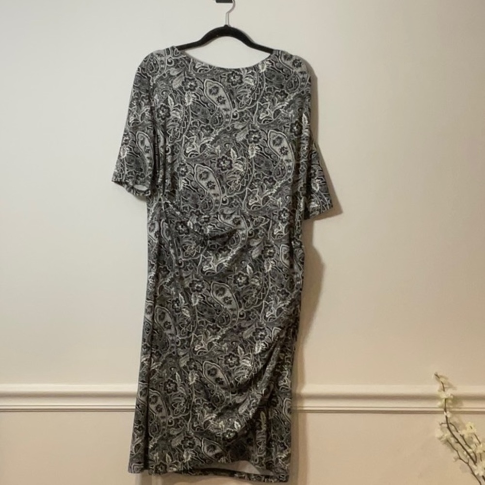 NY Collection Black and White Sheath Dress with Dolman Sleeves